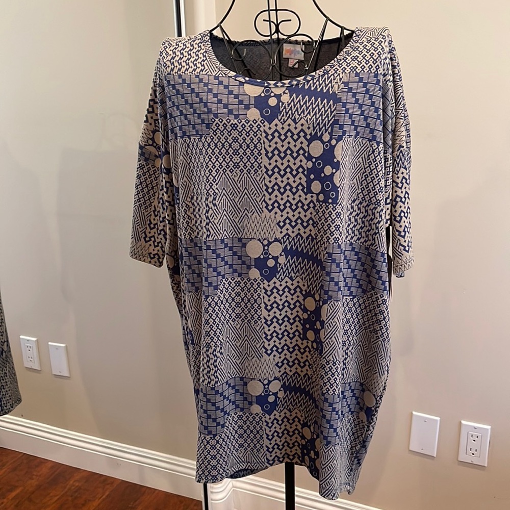 Lularoe Irma tunic top size Small. New with tags.